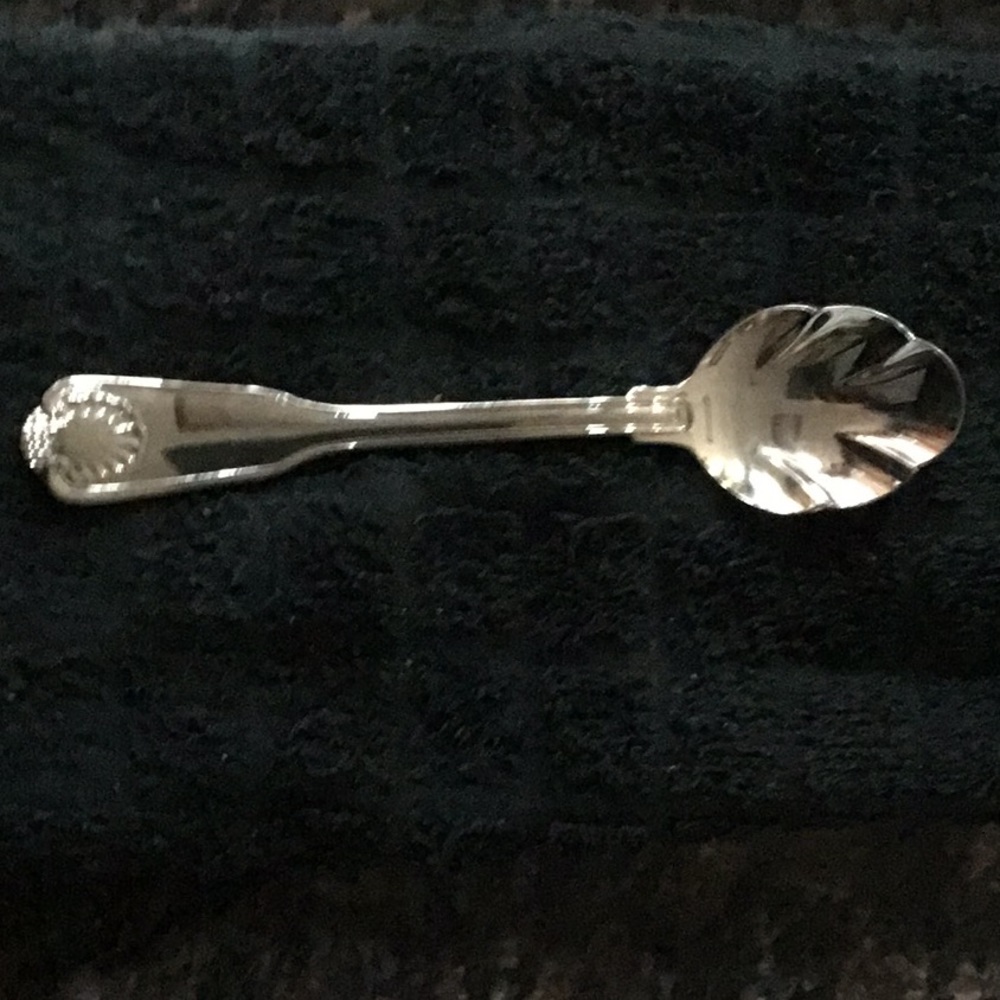 7 Fluted spoons